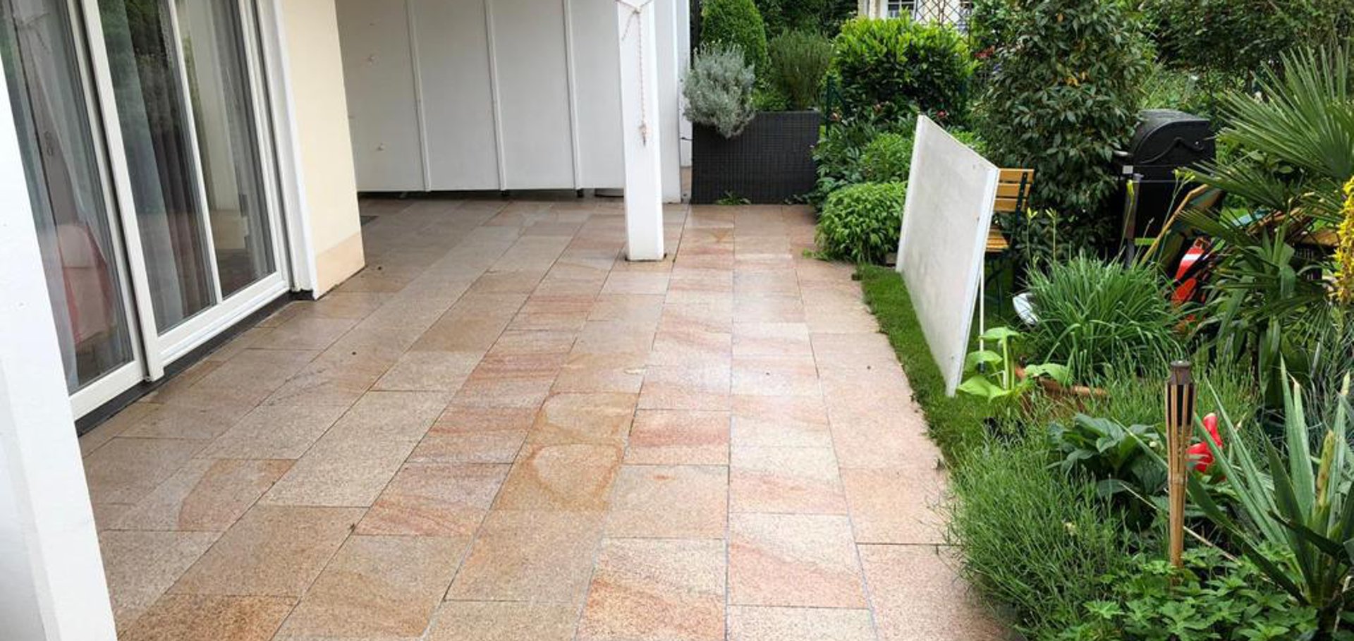 Wie reinige ich Terrassenplatten