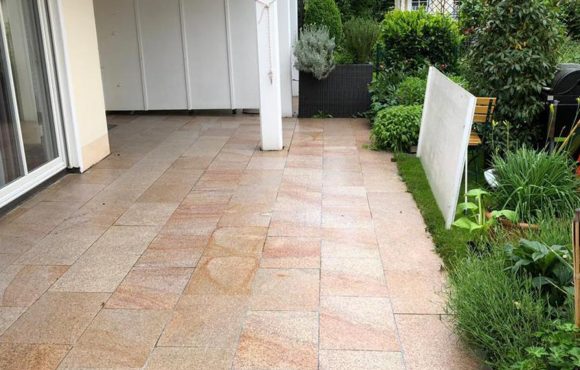 Wie reinige ich Terrassenplatten